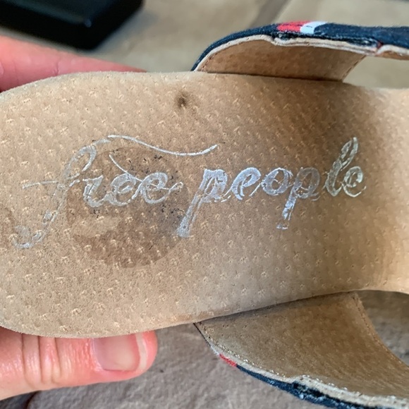 Free People sz 38 cloth red, white,& blue cloth shoes with wooden platform heels - Picture 6 of 9